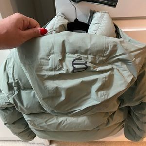 Aritzia Superpuff 2O Brand New